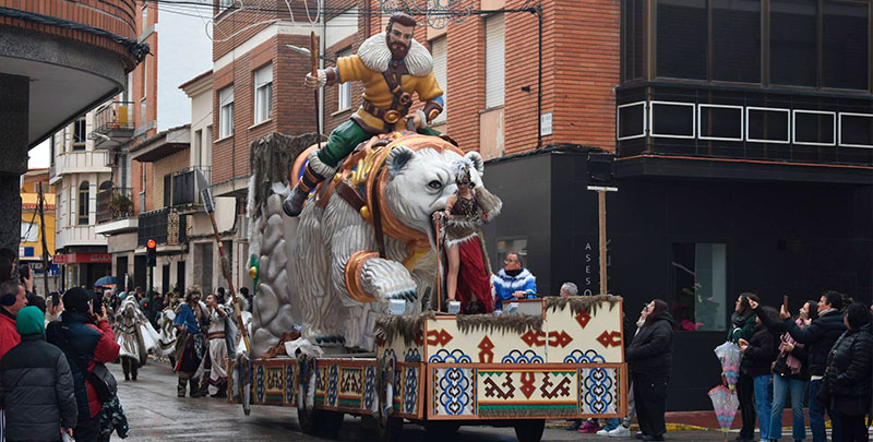 Hora 14 Radio Azul
Hora 14 Radio Azul
Sociedad
Termina el carnaval de La Mancha con el Molino de Oro de Mota, el Flamenco de Oro de Pedro Muñoz y el desfile de Quintanar